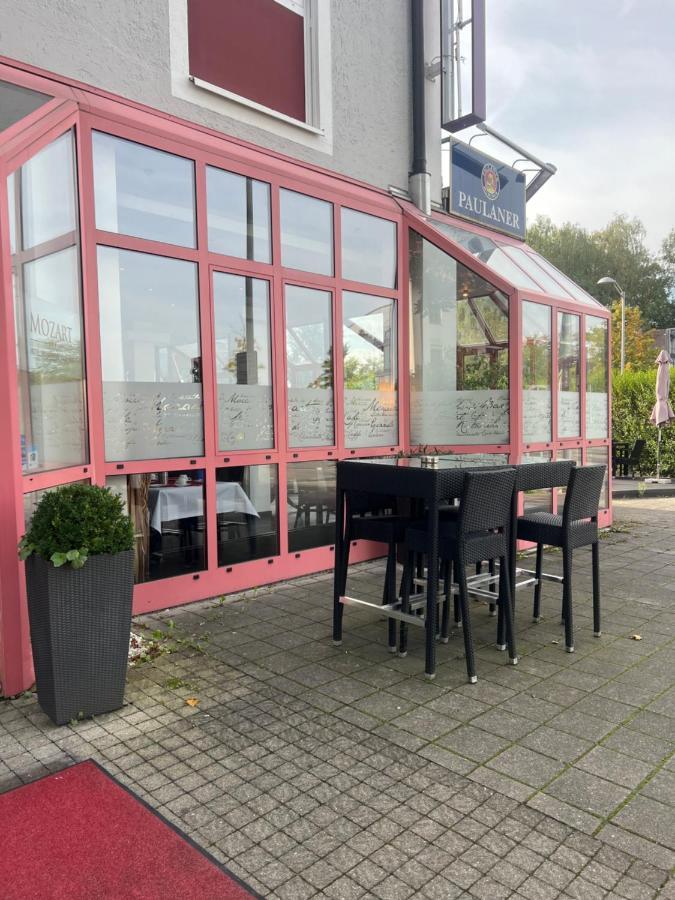 Hotel Mozart Traunreut Buitenkant foto