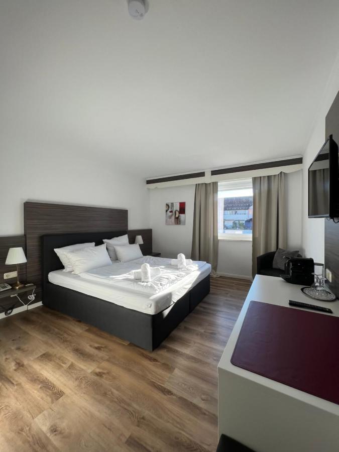 Hotel Mozart Traunreut Buitenkant foto