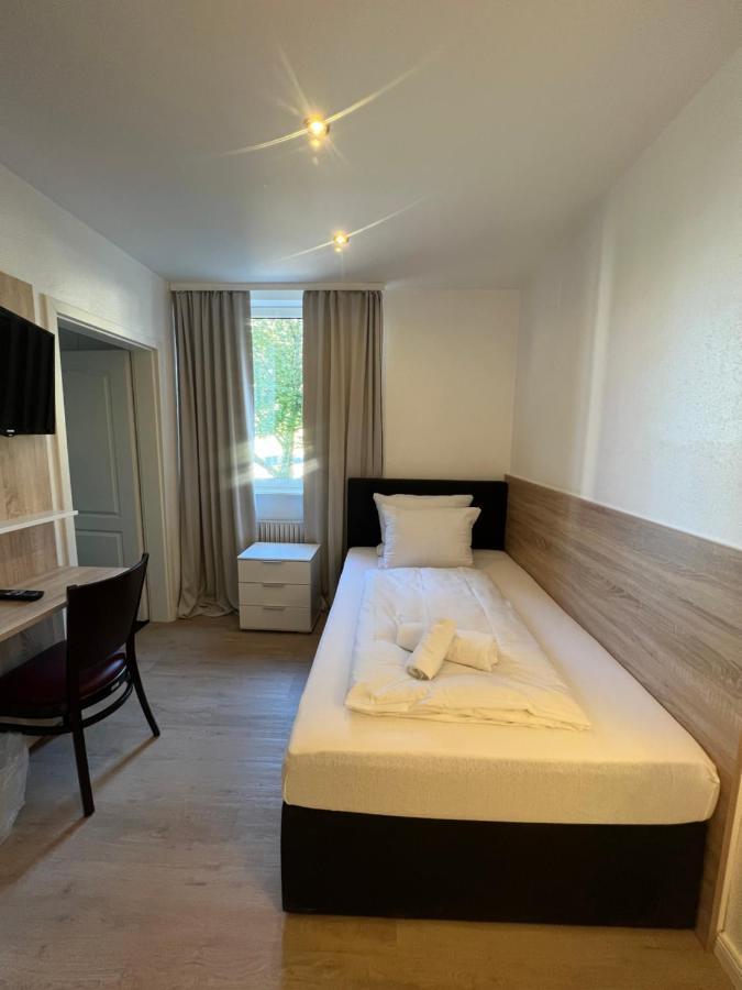 Hotel Mozart Traunreut Buitenkant foto