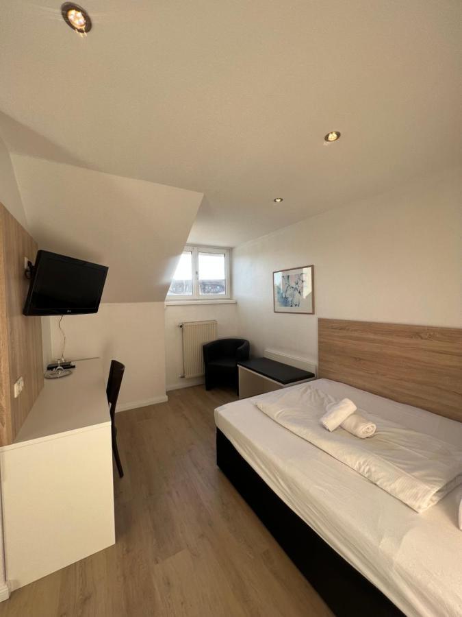 Hotel Mozart Traunreut Buitenkant foto