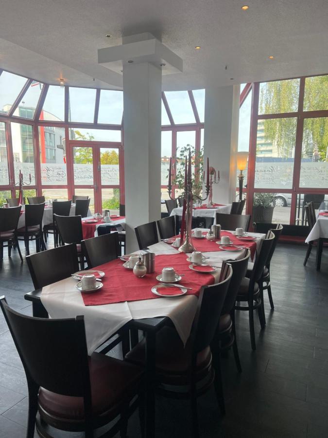 Hotel Mozart Traunreut Buitenkant foto