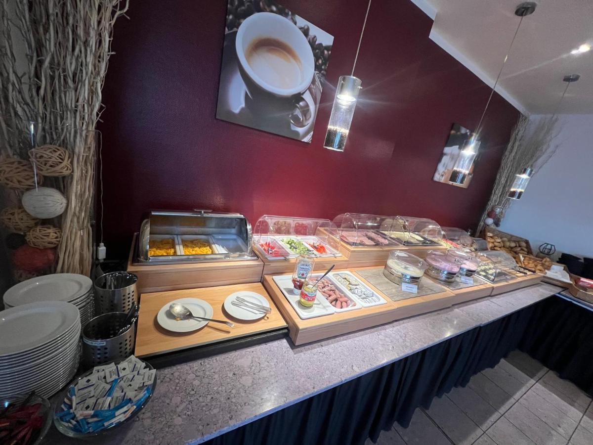 Hotel Mozart Traunreut Buitenkant foto